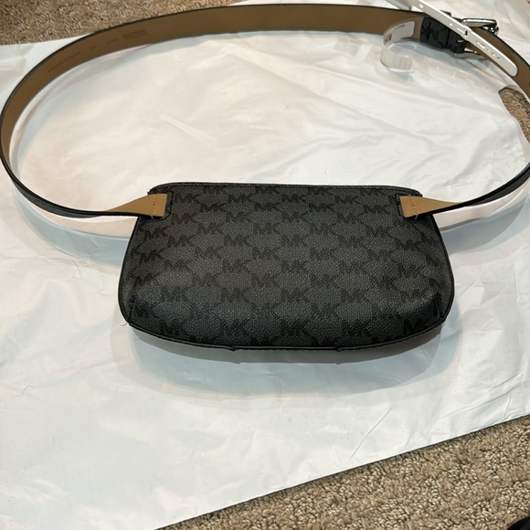 MICHAEL Michael Kors belt bag - Picture 2 of 5
